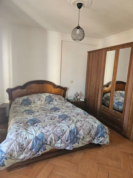 Tirane, jepet me qera apartament 2+1+Ballkon Kati 9, 111 m² 650 € (Rruga e Barrikadave)