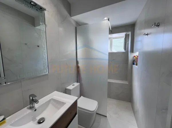 Tirane, jepet me qera apartament 2+1 Kati 1, 58 m² 850 € (Blloku)