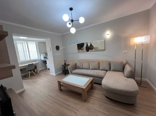 Tirane, jepet me qera apartament 2+1 Kati 1, 58 m² 850 € (Blloku)