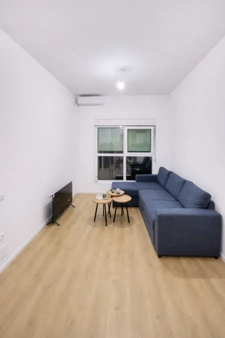 Tirane, jepet me qera apartament 1+1+Ballkon Kati 3, 62 m² 400 € (Ali Demi)