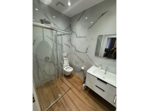 Tirane, jepet me qera apartament 2+1 Kati 8, 80 m² 950 € (MINE PEZA)