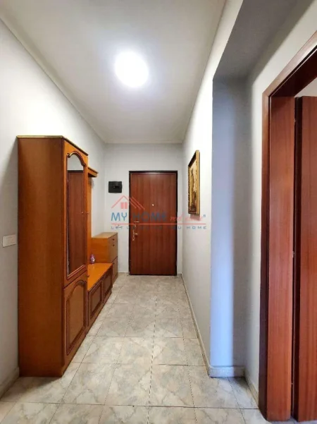 Tirane, jepet me qera apartament 1+1+Ballkon Kati 3, 84 m² 450 € (Rruga Bardhyl)