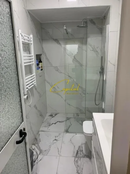 Tirane, jepet me qera apartament 1+1 Kati 3, 69 m² 450 € (XHAMLLIKU)