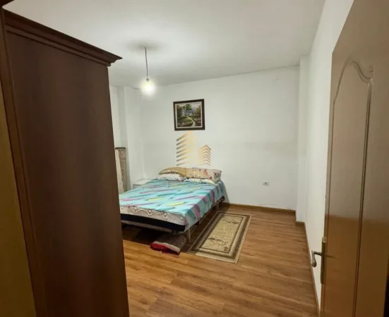 Tirane, jepet me qera apartament 2+1+Ballkon Kati 3, 110 m² 400 € (Stacioni i Trenit)