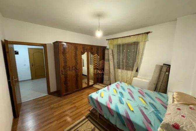Tirane, jepet me qera apartament 2+1+Ballkon Kati 3, 110 m² 400 € (Stacioni i Trenit)