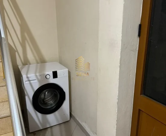 Tirane, jepet me qera apartament 2+1+Ballkon Kati 3, 110 m² 400 € (Stacioni i Trenit)