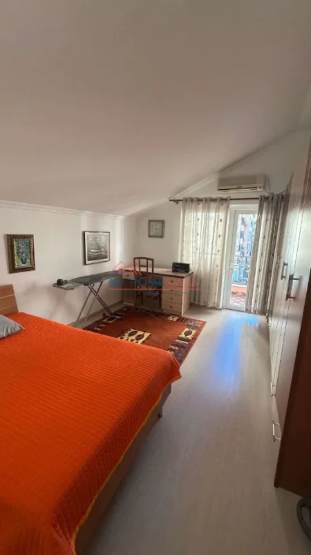 Tirane, jepet me qera apartament 3+1+Ballkon Kati 2, 144 m² 850 € (Komuna e Parisit)