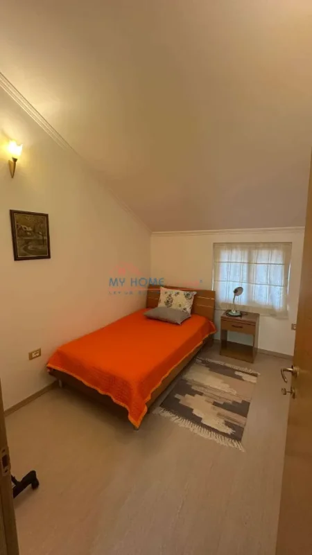 Tirane, jepet me qera apartament 3+1+Ballkon Kati 2, 144 m² 850 € (Komuna e Parisit)