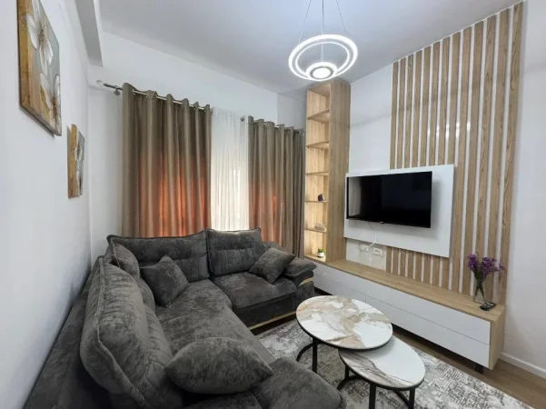 Tirane, jepet me qera apartament 1+1 Kati 2, 55 m² 500 € (Mangalem 21)