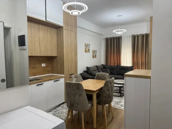 Tirane, jepet me qera apartament 1+1 Kati 2, 55 m² 500 € (Mangalem 21)