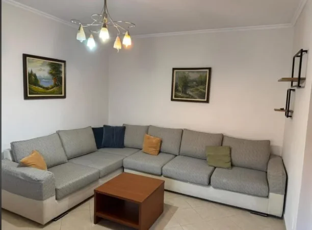 Tirane, jepet me qera apartament 1+1 Kati 4, 60 m² 400 € (Shkolla E Bashkuar)