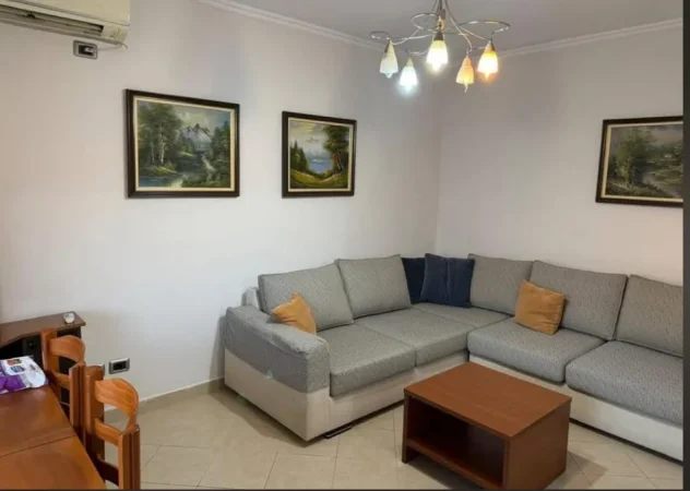 Tirane, jepet me qera apartament 1+1 Kati 4, 60 m² 400 € (Shkolla E Bashkuar)