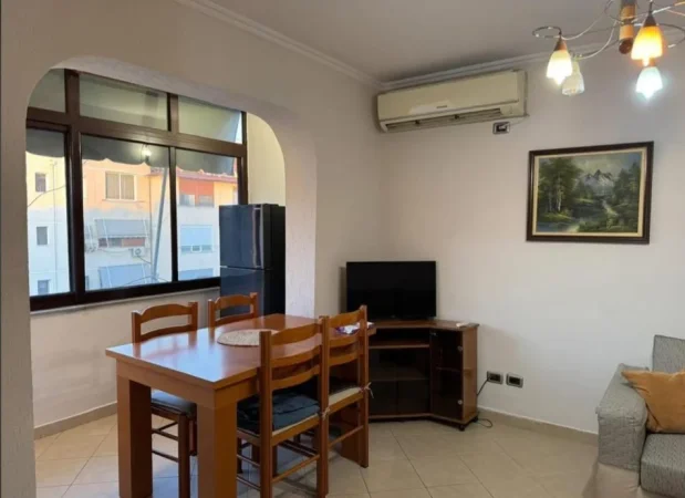 Tirane, jepet me qera apartament 1+1 Kati 4, 60 m² 400 € (Shkolla E Bashkuar)