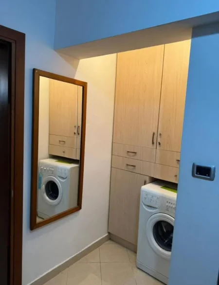 Tirane, jepet me qera apartament 1+1 Kati 4, 60 m² 400 € (Shkolla E Bashkuar)