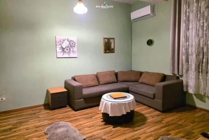 Tirane, jepet me qera Vile 1+1 Kati 1, 78 m² 520 € (prane Fushes se Tenisit)