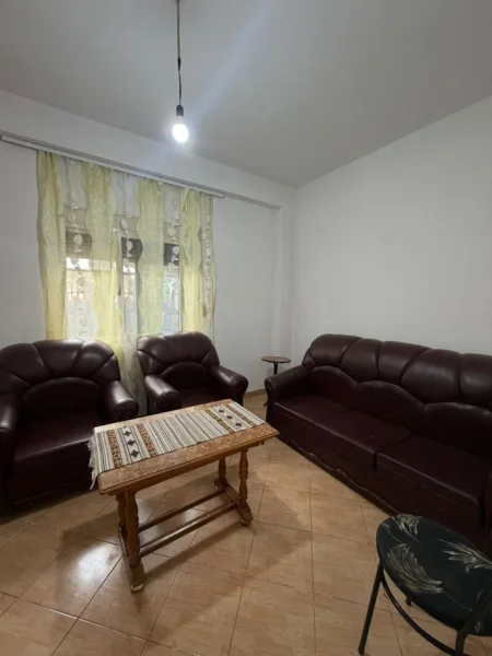 Tirane, jepet me qera apartament 1+1 Kati 1, 75 m² 300 € (Rruga Jordan Misja)