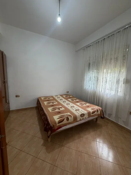 Tirane, jepet me qera apartament 1+1 Kati 1, 75 m² 300 € (Rruga Jordan Misja)