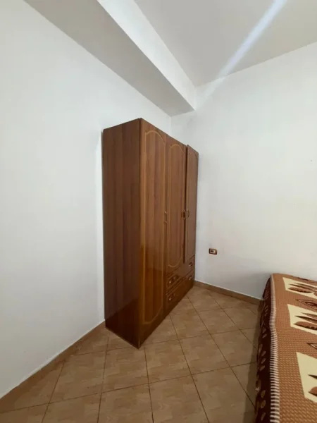 Tirane, jepet me qera apartament 1+1 Kati 1, 75 m² 300 € (Rruga Jordan Misja)