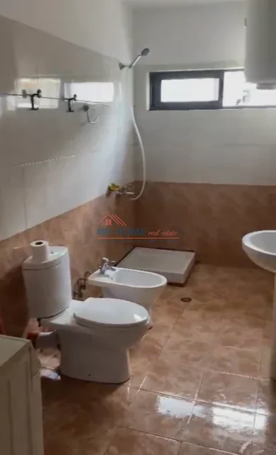 Tirane, jepet me qera apartament 2+1+Ballkon Kati 8, 80 m² 600 € (21 Dhjetori)