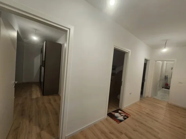 Tirane, jepet me qera apartament 2+1 Kati 4, 110 m² 1.000 € (Rruga E Kosovareve)