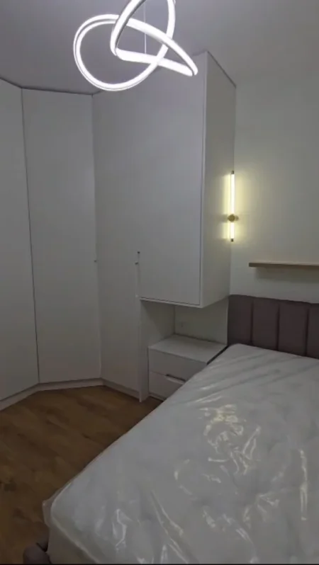 Tirane, jepet me qera apartament 3+1 Kati 8, 125 m² 600 € (Univers City)