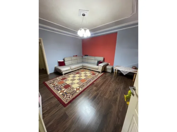 Tirane, jepet me qera apartament 2+1 Kati 8, 98 m² 600 € (Astir prane Viles L)
