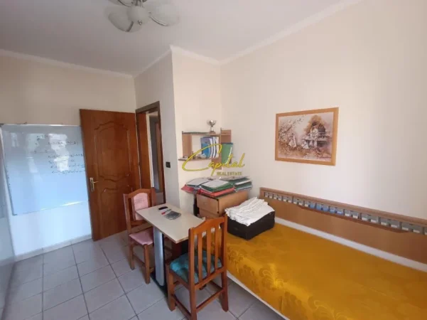 Tirane, shitet Vile 4+1 Kati 4, 200 m² 180.000 € (KOMBINAT)