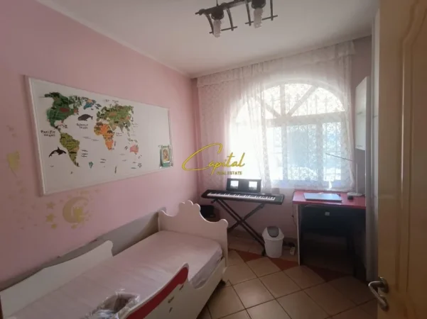 Tirane, shitet Vile 4+1 Kati 4, 200 m² 180.000 € (KOMBINAT)