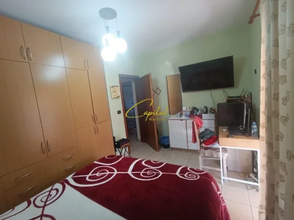 Tirane, shitet Vile 4+1 Kati 4, 200 m² 180.000 € (KOMBINAT)