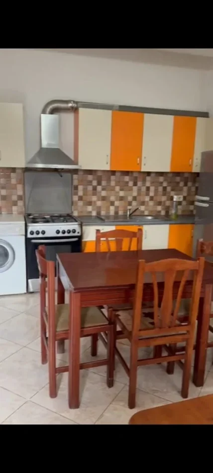 Tirane, jepet me qera apartament 1+1 Kati 1, 60 m² 300 € (Rruga Kodra E Diellit)