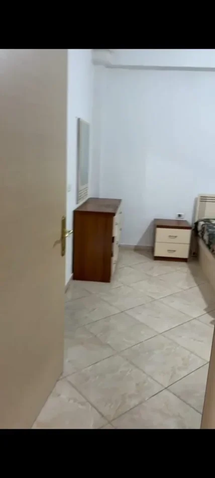 Tirane, jepet me qera apartament 1+1 Kati 1, 60 m² 300 € (Rruga Kodra E Diellit)