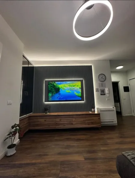 Tirane, jepet me qera apartament 1+1 Kati 4, 54 m² 700 € (Komuna E Parisit)