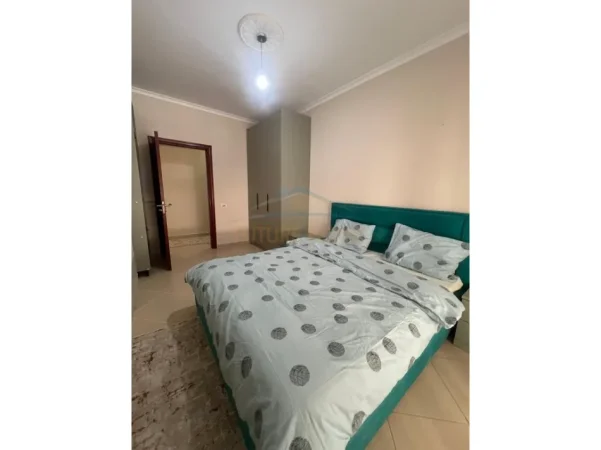 Tirane, jepet me qera apartament 2+1 Kati 1, 100 m² 600 € (Prane Bar Artisti)