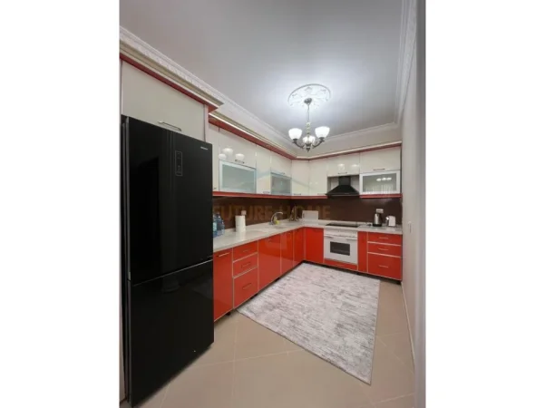 Tirane, jepet me qera apartament 2+1 Kati 1, 100 m² 600 € (Prane Bar Artisti)