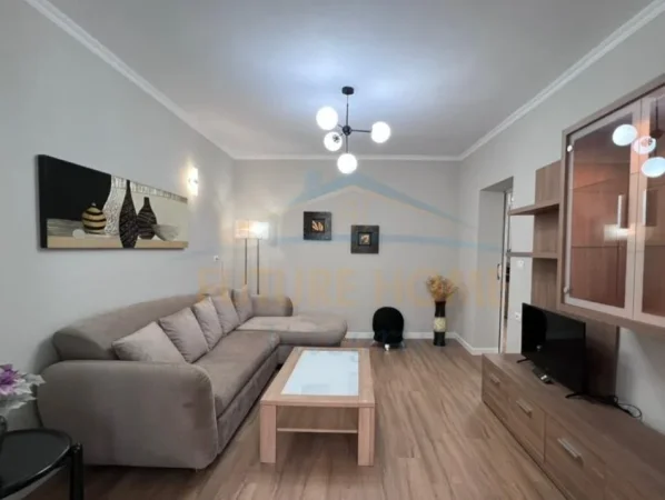 Tirane, jepet me qera apartament 2+1 Kati 1, 58 m² 900 € (Blloku)
