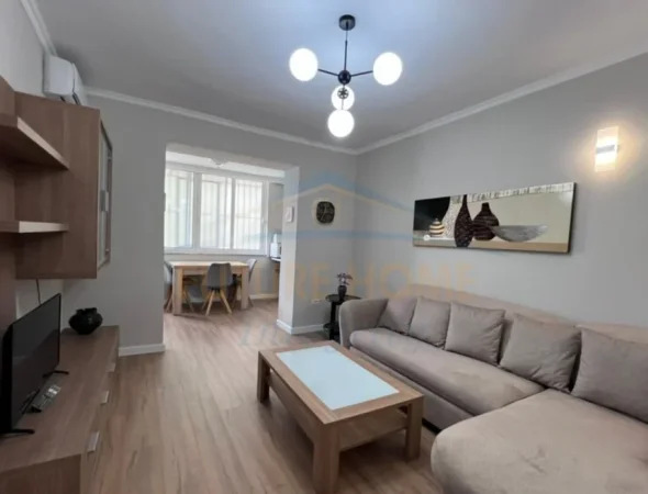 Tirane, jepet me qera apartament 2+1 Kati 1, 58 m² 900 € (Blloku)