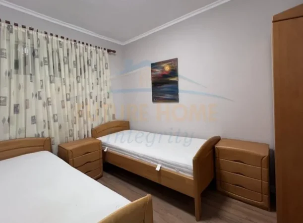 Tirane, jepet me qera apartament 2+1 Kati 1, 58 m² 900 € (Blloku)