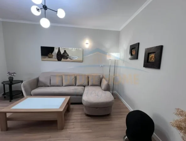 Tirane, jepet me qera apartament 2+1 Kati 1, 58 m² 900 € (Blloku)