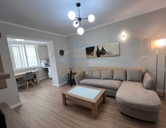 Tirane, jepet me qera apartament 2+1 Kati 1, 58 m² 900 € (Blloku)