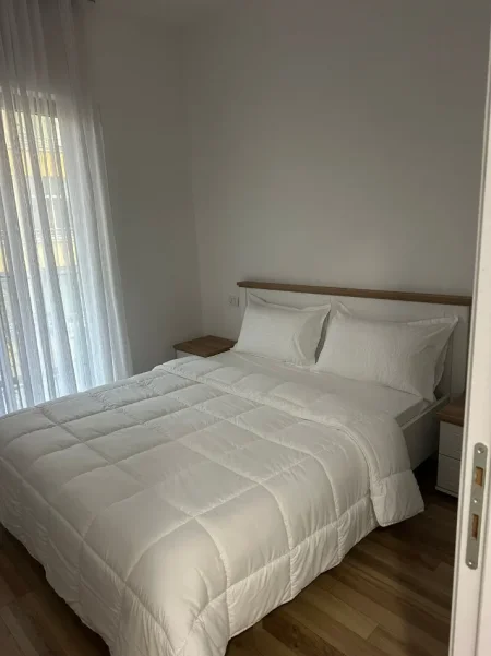 Tirane, jepet me qera apartament 1+1 Kati 1, 70 m² 518 € (Unaza e Re)