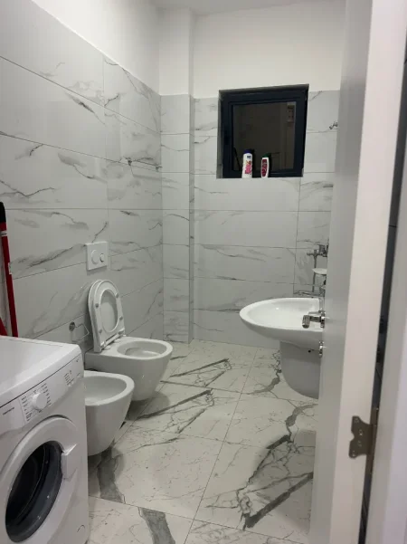 Tirane, jepet me qera apartament 1+1 Kati 1, 70 m² 518 € (Unaza e Re)