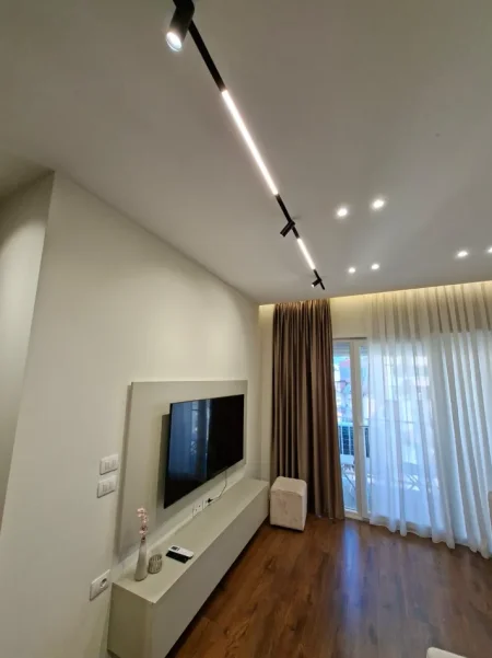 APARTAMENT 1+1 ME QIRA NE RRUGEN  E BARRIKADAVE 600 EURO