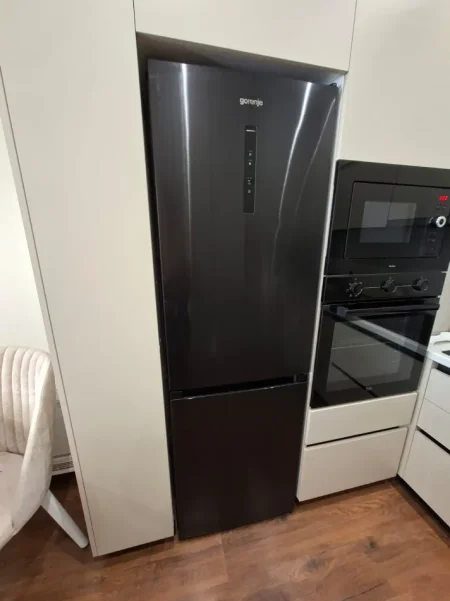 APARTAMENT 1+1 ME QIRA NE RRUGEN  E BARRIKADAVE 600 EURO