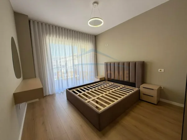 Tirane, shitet apartament 1+1+Ballkon Kati 8, 73 m² 125.000 € (unaza e re)