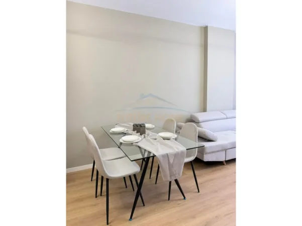 Tirane, shitet apartament 1+1+Ballkon Kati 8, 73 m² 125.000 € (unaza e re)