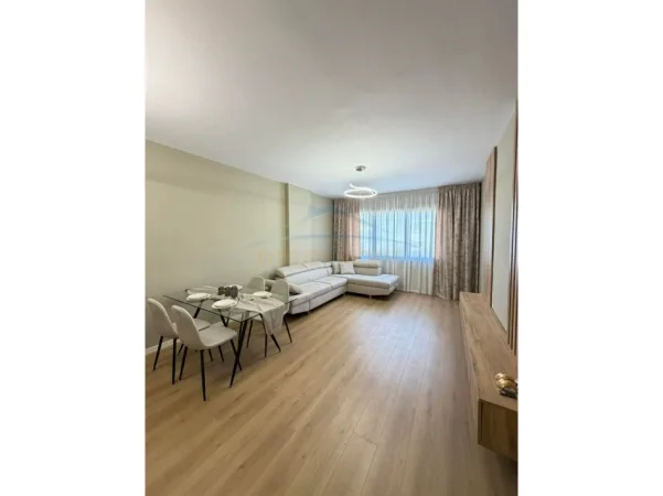 Tirane, shitet apartament 1+1+Ballkon Kati 8, 73 m² 125.000 € (unaza e re)