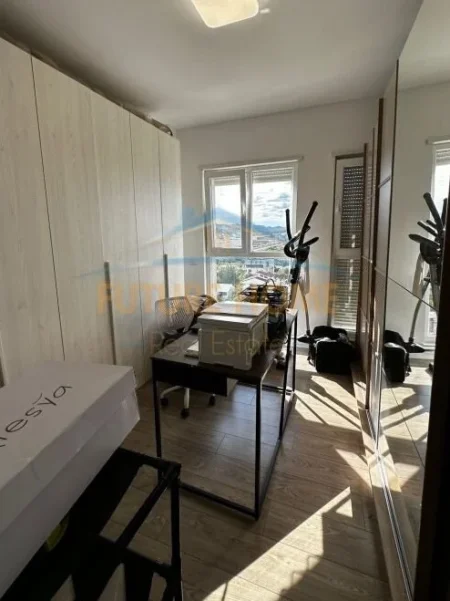 Tirane, jepet me qera apartament 2+1 Kati 7, 86 m² 500 € (Univers City)