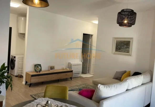 Tirane, jepet me qera apartament 2+1 Kati 7, 86 m² 500 € (Univers City)