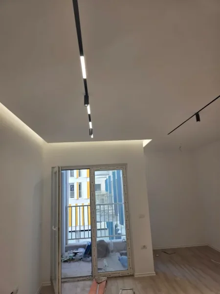 Tirane, jepet me qera zyre Kati 3, 100 m² 1.000 € (PRANE RING CENTER)