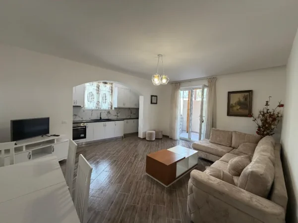 Durres, jepet me qera apartament 1+1 Kati 1, 300 € (Mrapa Spitalit)